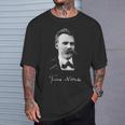 フリードリヒ・ニーチェ 哲学 ドイツ 哲学者 知恵 Nietzsche German Philosopher Tシャツ 彼への贈り物