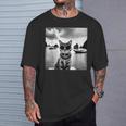 ベトナムのハロン湾でサングラスをかけた猫 Tシャツ 彼への贈り物