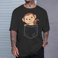 ポケットに入った猿 胸ポケットにかわいい猿 かわいい猿 Tシャツ 彼への贈り物