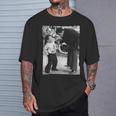 モハメド・アリとケニー・ベイカーのファイトシーンバラエティ番組1979 Tシャツ 彼への贈り物
