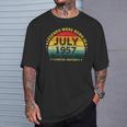 レトロな69歳の誕生日伝説は1957年7月に誕生しました。 Tシャツ 彼への贈り物