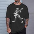 ロックンロールとギターのロッキングウルフ ヴィンテージ Rock Music Tシャツ 彼への贈り物