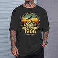 ヴィンテージカー 1966 年5月 60 歳の誕生日 1966 年のクラシックカー Tシャツ 彼への贈り物