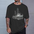 ヴィンテージ漁船 海 レトロ 船 漁師 イラスト Tシャツ 彼への贈り物