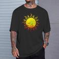 燃える太陽 トライバル タトゥー 宇宙 宇宙 Tシャツ 彼への贈り物