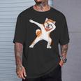 秋田 犬 踊る 面白い Tシャツ 彼への贈り物
