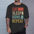食べる眠るボウルを繰り返す おもしろボウリング Tシャツ 彼への贈り物