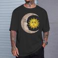 魔女 グランジ 美的 三日月 月 太陽 Tシャツ 彼への贈り物