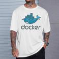 Docker Engine プラットフォーム間でのアプリケーションのデプロイと実行 Tシャツ 彼への贈り物