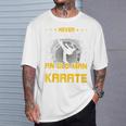 Never Underestimate An Old Man Who Know Karate Tシャツ 彼への贈り物