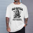 Old Hippies Don't Die They Turn Into Crazy Grandpas Tシャツ 彼への贈り物