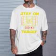 Stay On Target-ディスクゴルフtシャツ Tシャツ 彼への贈り物