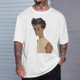 エゴン・シーレ作1910ストライプシャツの自画像 Tシャツ 彼への贈り物