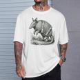 シュールなアコーディオンミュージカルアルマジロアート Tシャツ 彼への贈り物