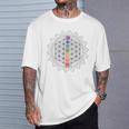 チャクラのシンボルと生命の花、神聖な幾何学曼荼羅。 Tシャツ 彼への贈り物