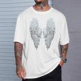 背面に天使の羽。 Tシャツ 彼への贈り物
