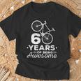60 Years Of Being Awesome ロードバイク・サイクリングバイシクル Tシャツ 高齢者への贈り物