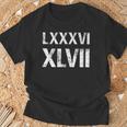 8647 ローマ数字 抗議ヴィンテージアンティーク調 Lxxxvi Xlvii Tシャツ 高齢者への贈り物