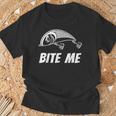 Bite Me フィッシングルアー グラフィックイメージ スカル フィッシュ スケルトン メンズ Tシャツ 高齢者への贈り物