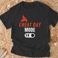 Cheat Day 高カロリー おもしろダイエット Tシャツ 高齢者への贈り物