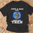 Just A Man Who Loves His Tren Tシャツ 高齢者への贈り物