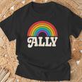 Lgbtq Ally Pocket Retrointage Gay Pride Lgbt Rainbow Flag Tシャツ 高齢者への贈り物