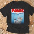 Paws Parody Cat Chasing A Cutecared Mouse Cat Lover Tシャツ 高齢者への贈り物