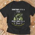 Sometimes Its A Fish Buzz Fishing Lover 漁師のギフト Tシャツ 高齢者への贈り物