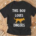 This Boy Loves Dingoes 野生動物 オーストラリアン ディンゴ犬 Tシャツ 高齢者への贈り物