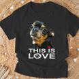 This Is Love And Tan チワワ犬 Tシャツ 高齢者への贈り物