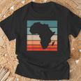 アフリカ地図 大陸 アフリカの誇りに ブラック 歴史月 Tシャツ 高齢者への贈り物