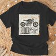 カフェレーサー カスタム バイク おしゃれ オートバイ ライダー イラスト Tシャツ 高齢者への贈り物
