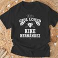 キケ・ヘルナンデス This Girl Loves Gameday Tシャツ 高齢者への贈り物