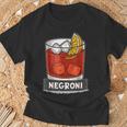 クラシックなネグローニカクテルイラスト、オレンジスライス。 Tシャツ 高齢者への贈り物