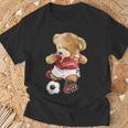 サッカーをするかわいいテディベア。 Tシャツ 高齢者への贈り物