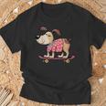 スケートボード犬 – 楽しい漫画のペット Tシャツ 高齢者への贈り物