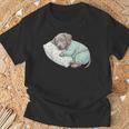 パジャマで寝ているかわいいワイマラナー犬就寝アート Tシャツ 高齢者への贈り物