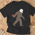 ビッグフット アメフト おもしろい サスカッチ アメリカンフットボール Tシャツ 高齢者への贈り物