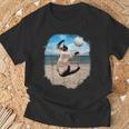 ビーチバレーボールをするシャム猫 Tシャツ 高齢者への贈り物