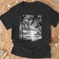 ヤシの木の白黒写真 夕焼けビンテージ写真 Tシャツ 高齢者への贈り物