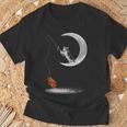 三日月で釣りをする猫 面白い猫愛好家 フィッシャー Tシャツ 高齢者への贈り物
