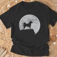 月と犬のシルエット-柴犬 Tシャツ 高齢者への贈り物
