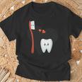 歯ブラシと歯のかわいいイラスト Tシャツ 高齢者への贈り物