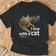 猫と暮らしています Cat Uzuraバージョン Tシャツ 高齢者への贈り物