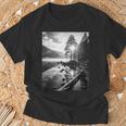 白黒写真 木と川の写真 Tシャツ 高齢者への贈り物