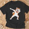 秋田 犬 踊る 面白い Tシャツ 高齢者への贈り物