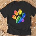 虹色の足跡プリント 犬 Tシャツ 高齢者への贈り物