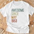 1953年5月以来素晴らしい誕生日。面白いレトロ。 Tシャツ 高齢者への贈り物