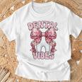Dentalibes 歯 ピンク ヒョウ柄 弓 歯科医 Tシャツ 高齢者への贈り物