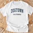 Dogtown California Ca ビンテージアスレチックスポーツデザイン Tシャツ 高齢者への贈り物